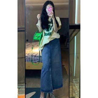 Elbow-sleeve Lettering T-shirt / Slit Denim Maxi Pencil Skirt