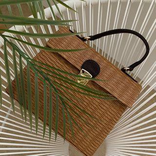 Push-lock Grained Satchel