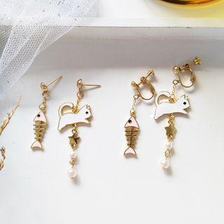 Non-matching Cat & Fish Drop Earring
