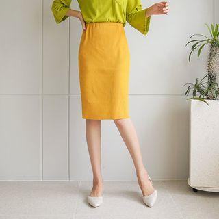 Slit-side Ribbed Skirt
