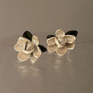 Flower Stud Earring 1 Pair - Silver Stud - Black & White - One Size