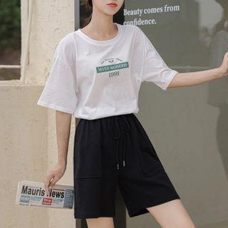 Lettering Print T-shirt / Plain Straight Leg Shorts / Set