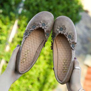 Round-toe Applique Flats