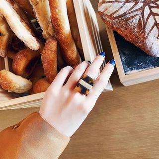 Retro Acetate Block Alloy Ring
