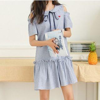Short-sleeve Heart Embroidery Plaid Dress Navy Blue - One Size