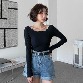 Off-shoulder Lettuce-edge Crop Top