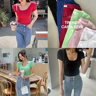 Scoop-neck Color T-shirt