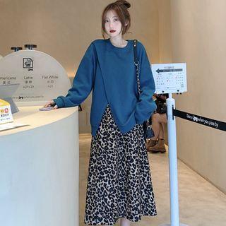 Side-slit Sweatshirt / Leopard Print Midi A-line Skirt