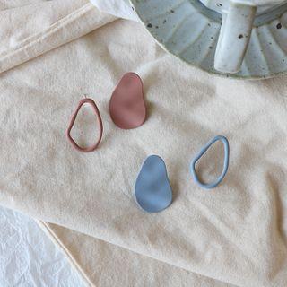 Non-matching Circle Ear Stud