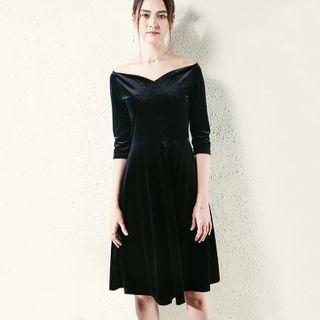 Off-shoulder Midi Velvet A-line Cocktail Dress
