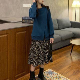 Asymmetrical Sweatshirt / Leopard Print Midi A-line Skirt