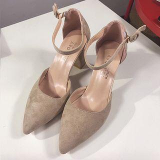 Pointy-toe Ankle Strap Chunky Heel Dorsay Pumps