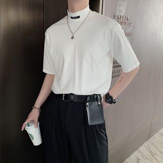 Short-sleeve Applique Mock-neck T-shirt