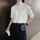 Short-sleeve Applique Mock-neck T-shirt