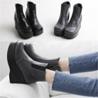 Gore-side Wedge Ankle Boots