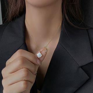 Seashell Pendant Necklace Gold & White - One Size