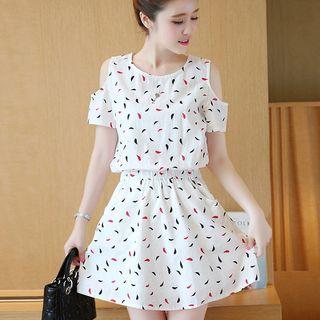Short-sleeve Cold Shoulder Pattern A-line Dress