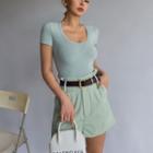 Short-sleeve Scoop-back T-shirt