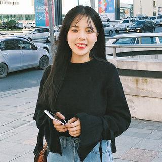 Beribboned Sleeve Dip-back Knit Top