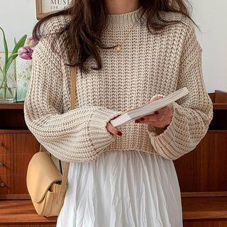 Dip-back Cropped Knit Top