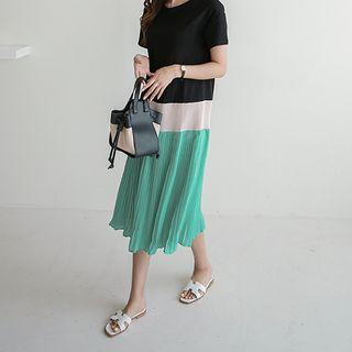 Round-neck Pleated-hem Color-block Dress