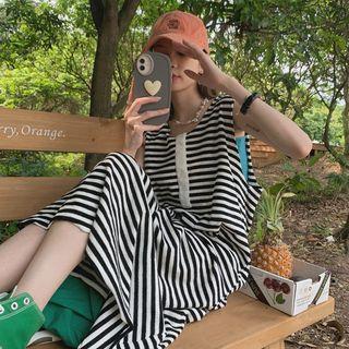 Sleeveless Striped Midi A-line Dress Stripe - Black & White - One Size