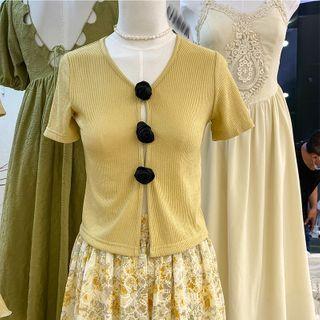 Short-sleeve V-neck Floral Knit Top