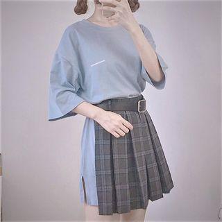 Elbow-sleeve T-shirt / Plaid Pleated Mini Skirt