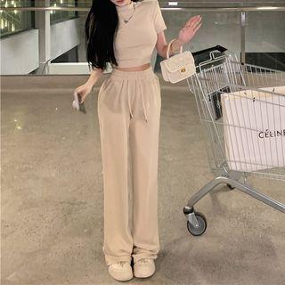 Short-sleeve Cutout Cropped T-shirt / Loose Fit Pants