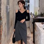 Cold Shoulder Long Sleeve V-neck T-shirt / Plain Tulip Skirt