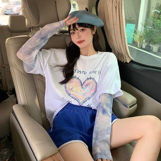 Short-sleeve Mock Two-piece Heart Print T-shirt / Letter Embroidered Shorts