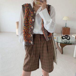Plain Shirt / Plaid Shorts / Contrast Trim Knit Vest