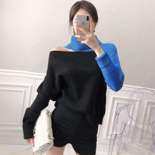 Two-tone Turtleneck Cold-shoulder Sweater
