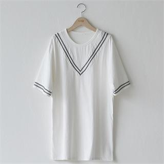 Crew-neck Embroidered T-shirt