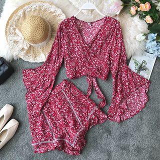Set: Floral Print Bell-sleeve Crop Top + Shorts