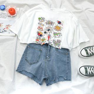 Printed Short-sleeve T-shirt / Distressed Denim Shorts