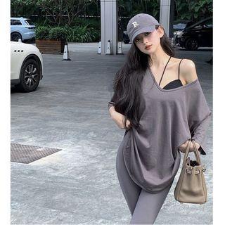 3/4-sleeve V-neck T-shirt / Cropped Camisole Top / Leggings