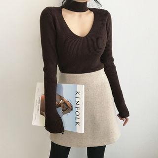 Choker V-neck Slim-fit Knit Top
