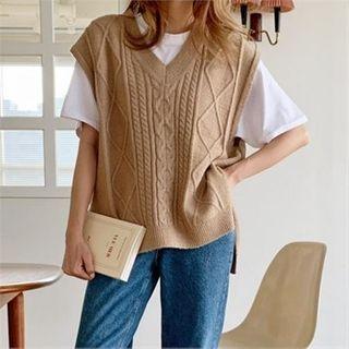 V-neck Loose-fit Cable-knit Vest