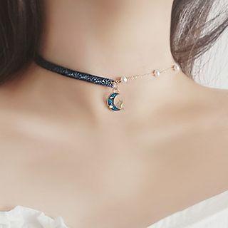 Asymmetric Faux Pearl Cat Pendant Choker