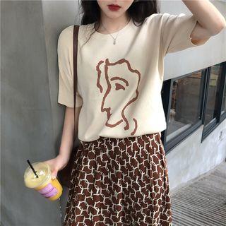 Short-sleeve Print T-shirt / Print A-line Midi Skirt
