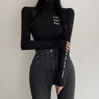 Long-sleeve Lettering Print Turtleneck Crop Top