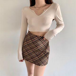 Long-sleeve V-neck Plain Crop Top / High-waist Plaid Skirt