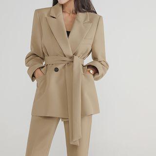 Office Look Peak-lapel Blazer
