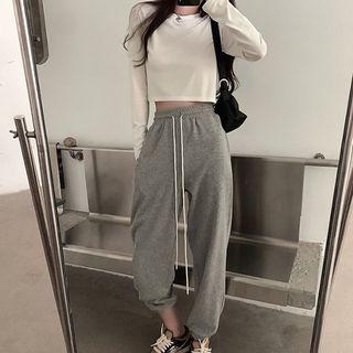 Cropped T-shirt / Jogger Pants