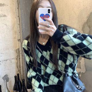Long-sleeve Check V-neck Knit Top
