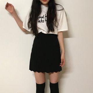 Lettering Short Sleeve T-shirt / Scallop Hem A-line Skirt