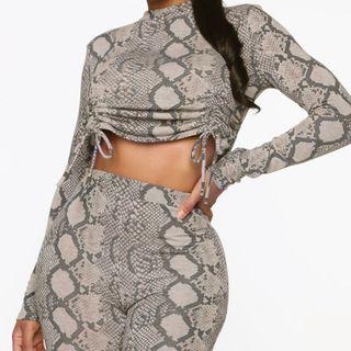Set: Long-sleeve Snakeskin Print Cropped Top + Leggings