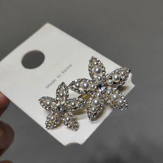 Flower Faux Pearl Rhinestone Hair Clip Gold - One Size