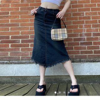 Low-rise Raw-hem Denim Skirt